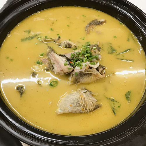 A pot of fresh Dongting river fish